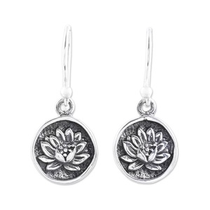 Boucles d'oreilles pendantes Lotus Bliss en argent sterling 925, design minimaliste, cadeau pour elle - Product Image 6
