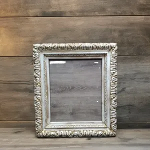 Support d'étagère réglable en bois pour cadre photo, idéal pour une présentation sur un bureau, une étagère ou une table dans les environnements domestiques et professionnels. - Product Image 1