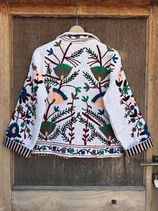Veste bomber vintage en coton Suzani |   Motif floral brodé à la main |   Vêtements d'extérieur d'hiver réversibles et écologiques de style bohème - Product Image 6