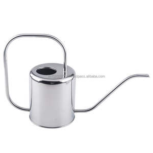 Bote de agua ligero de acero inoxidable con diseño ergonómico y superficie pulida para uso diario en jardinería en casa - Product Image 5