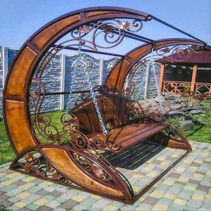 Fauteuil balançoire de jardin de luxe en fer forgé avec structure métallique décorative pour terrasses, villas et espaces extérieurs, idéal pour les centres de villégiature - Product Image 5