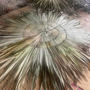 Rouleau de feuilles de cocotier naturel de 1.2m de long mobilier d'extérieur pour la maison, le jardin, l'événement, les toits et les projets de parapluie d'épreuvage. - Product Image 1