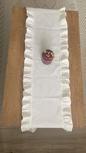 Chemin de table blanc à volants en coton et polyester, uni, décoratif, pour la décoration de table de salle à manger, de mariage ou de fête - Product Image 3