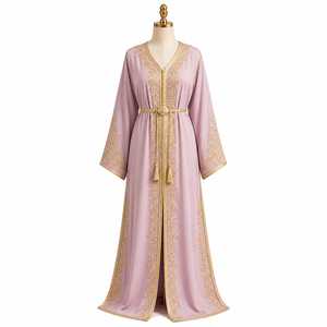 Vestido Kaftan Recto Color Rosa Pálido con Bordado Dorado, Estilo Marroquí de Lujo, Manga Larga, Prenda Modesta, Jalabiya de Diseñador para Mujer - Product Image 2