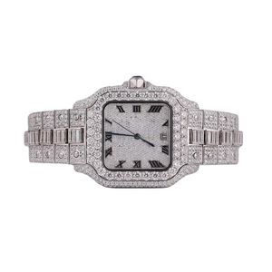 Montre-bracelet de luxe carrée sertie de diamants, cadran à chiffres romains, aiguilles bleues, couronne ornée de pierres précieuses, bracelet somptueux, pierres précieuses étincelantes - Product Image 1