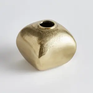 Miroir décoratif de table contemporain fait main en fer, éco-responsable, avec cadre doré de luxe, pour chambre et hôtel - Product Image 1