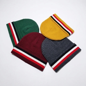 Bonnet tricoté unisexe avec bordure rayée en polyester et coton, idéal pour l'hiver, les voyages, les activités de plein air et le quotidien - Product Image 2
