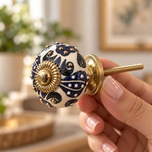 Poignée de tiroir décorative SHUBHAM en céramique, crème, bleu marine, noir, ivoire, or, motif floral, avec vis - Product Image 5