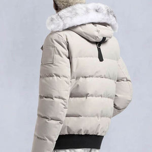 Chaqueta Acolchada Beige para Mujer con Capucha con Ribete de Piel, Cierre de Cremallera, Manga Larga, Abrigo Grueso de Invierno, Color Sólido, Relleno de Poliéster - Product Image 1