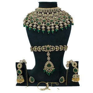 Lujoso conjunto de joyas seminupciales chapadas en oro, piedras austriacas brillantes y cuentas de piedras de pota, perfecto para Bodas de compromiso - Product Image 1