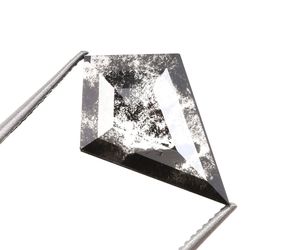 OM GEMS Diamante de laboratorio de corte fantasía Sal y Pimienta de 1.80 Ct con forma de cometa única, Diamante de laboratorio suelto personalizado de Sal y Pimienta para joyería - Product Image 2