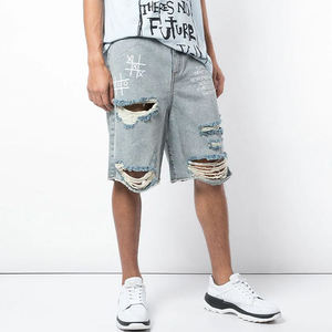 Shorts de Mezclilla Deslavados con Estampado de Grafiti, Estilo Urbano de Pierna Ancha - Product Image 2