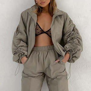 Ensemble coupe-vent pour femme personnalisé OEM, survêtement 100% nylon, veste et pantalon de survêtement surdimensionnés en deux pièces, ensemble coupe-vent pour femme - Product Image 1