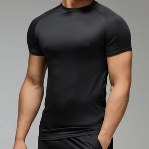 เสื้อยืดแขนสั้นทรงปกติสำหรับผู้ชาย เหมาะสำหรับออกกำลังกาย ฟิตเนส เล่นกีฬา คอกลม ผ้าโพลีเอสเตอร์ 100% ดีไซน์เรียบง่าย - Product Image 1