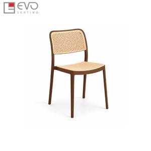 Silla de Plástico Imitación Ratán sin Brazos con Diseño Resistente a la Intemperie para Uso Comercial en Interiores y Exteriores - Product Image 2