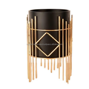 Support artisanal en laiton et métal avec jardinière en métal plaqué pour la décoration de jardin à la maison extérieure et intérieure pot de jardin de fleurs pour la décoration - Product Image 1