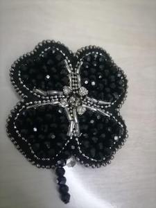 Broche artisanale en perles de rocaille brodées, style bohème, accessoire de mode - Product Image 5