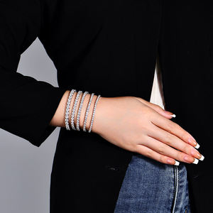 กำไลข้อมือเพชร RAMDUT IMPEX ทรงเหลี่ยมเจียระไนแบบ Brilliant Cut ตัวเรือนชุบทอง 10K/18K ได้รับการรับรองจาก IGI สไตล์ฮิปฮอป เหมาะสำหรับทั้งชายและหญิง ของขวัญสำหรับงานแต่งงาน - Product Image 3