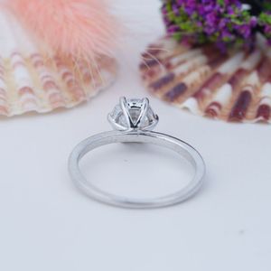 Bague de fiançailles de luxe en argent sterling 925 de haute qualité avec diamant brut rond à quatre griffes pour femme, plaquée rhodium et or - Product Image 3