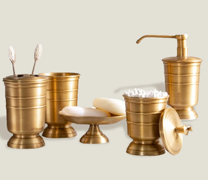 Juego de accesorios de baño en oro cepillado antiguo con finos detalles acanalados horizontales, de aspecto elegante, disponible a precio de mayorista. - Product Image 1
