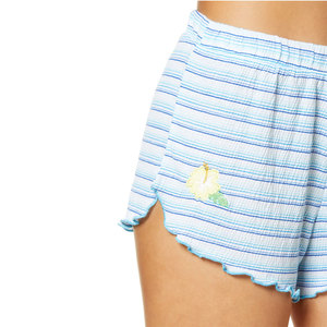 Ensemble décontracté deux pièces haut et short – Prix avantageux pour la vente en gros – Design chic – Style moderne pour femme – Ensemble coordonné haut et short – Tenue décontractée - Product Image 4