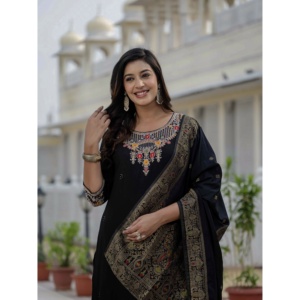 Ensemble Kurti Pantalon Dupatta pour femmes - Tenue élégante en trois pièces - Product Image 2