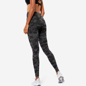 กางเกงโยคะเอวสูงสำหรับผู้หญิง แบบสั่งทำได้ ชุดออกกำลังกาย ผ้าโพลีเอสเตอร์/ไนลอน ยืดหยุ่น ระบายอากาศ เป็นมิตรกับสิ่งแวดล้อม ทรงวี ขายส่ง - Product Image 4