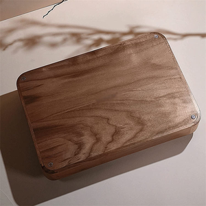 Bandeja Rectangular de Madera para Servir con Asas de Metal de Latón y Bordes Elevados, Bandeja Artesanal para Desayuno y Comida para Mesa de Comedor - Product Image 2