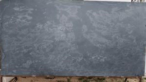 Revêtement mural en pierre naturelle mince, gris foncé, écologique, durable et au design moderne, idéal pour les écoles et les jardins, de chez Natural Stone Market - Product Image 3