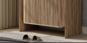 Meuble d'appoint moderne en bois à lattes de style nordique, avec dessus en faux marbre, armoire à chaussures à 2 portes, console minimaliste pour salon - Product Image 2