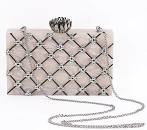 Pochette en résine pour femmes et design moderne à la mode, élégante et à la mode, parfaite pour les événements formels et les occasions spéciales - Product Image 2