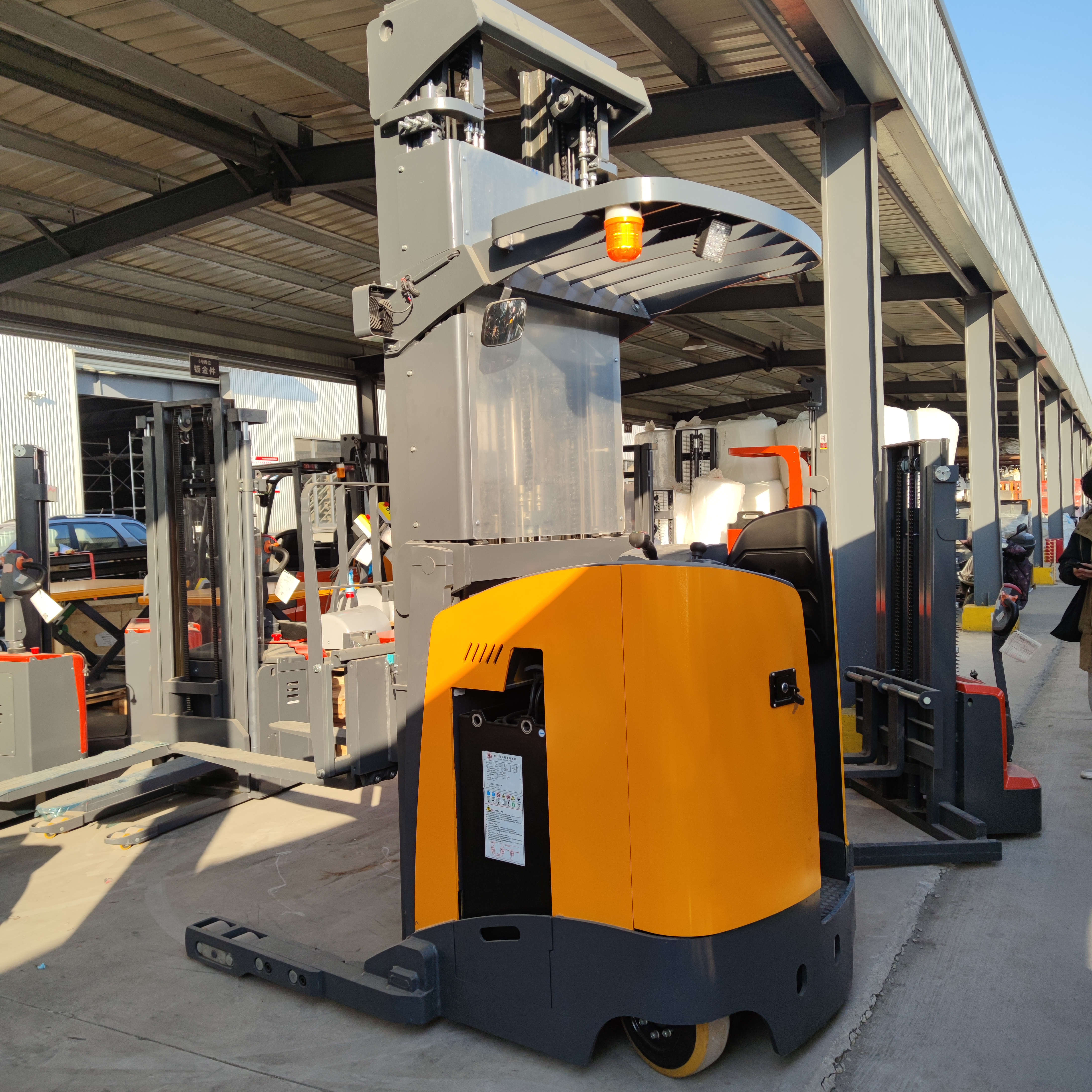 Envanter ulaştı Stand Up ön elektrikli makas Forklift 2.5t 1.5ton 3 Ton geri çekilebilir palet kaldırma ve uzatma ile