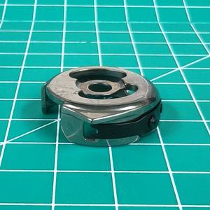 CP-G12M(BR)TR, CP-G12M(BR)TR-1, S09278-001 TAPA DE BOBINA para Máquinas de Coser de Doble Aguja Brother LT2-B872 Serie T-8722 - Product Image 3