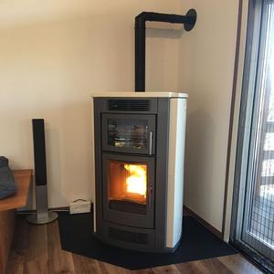 Poêle à granulés de bois automatique à livraison rapide pour chauffage intérieur avec technologie sans fumée et haute efficacité - Product Image 2