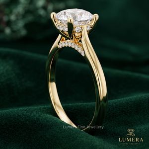 Anillo de compromiso único con halo oculto y diamante cultivado en laboratorio, elegante anillo de puente con doble punta y pavé oculto, de fábrica. - Product Image 5