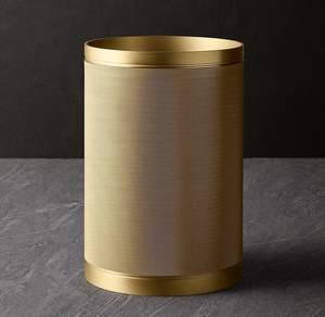 Contenedores de basura metálicos con diseños elegantes y modernos que complementan interiores contemporáneos y entornos profesionales. - Product Image 5