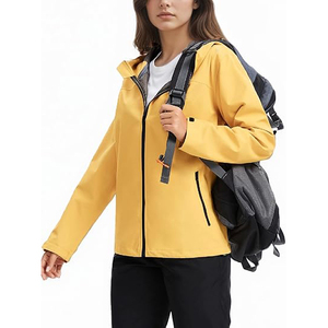 Veste coupe-vent softshell jaune moutarde à capuche avec bordure contrastée, imperméable, respirante, zippée, pour femme, pour activités de plein air - Product Image 1