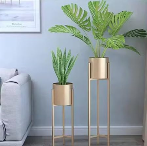 ขาตั้งกระถางต้นไม้โลหะทรงสูง พร้อมกระถาง สำหรับใช้ภายในและภายนอกอาคาร ขาตั้งกระถางต้นไม้ทรงสูงทันสมัย สีทอง ชุด 2 ชิ้น - Product Image 1