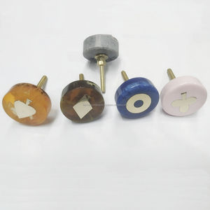 Tiradores de puerta de resina de terrazo azul hechos a mano tiradores y tiradores de gabinete de colores vibrantes para interiores modernos bohemios y eclécticos - Product Image 6