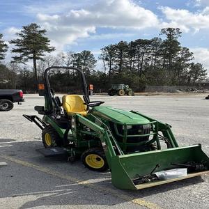 Vendemos Tractor John Deere 2025R 4x4 con Cuchilla Cortadora de Césped y Cargador Frontal E-Hydro 4WD, Ahora Disponible para la Venta - Product Image 4