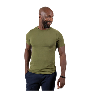 T-shirt pour homme en coton 100% à col rond et manches courtes, couleur olive, coupe ajustée, décontracté, uni, tricoté - Product Image 1