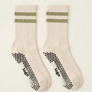 Chaussettes antidérapantes personnalisées avec logo, motif rayé et semelle antidérapante pour adultes, usage décontracté printemps - Product Image 1