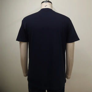 Camiseta elegante para hombre de color liso – Tela suave al tacto, color duradero, perfecta para usar en capas, ropa informal de oficina y comodidad a la moda - Product Image 6