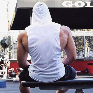 เสื้อกล้ามมีฮู้ดสีแดงสำหรับผู้ชาย พิมพ์ลาย Gym Warriors ผ้าฝ้าย เสื้อโชว์กล้ามเนื้อ สวมใส่สบายๆ สำหรับออกกำลังกาย เสื้อฮู้ดแขนกุดสำหรับผู้ชาย - Product Image 3