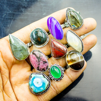 Bagues artisanales délicates pour femmes en laiton plaqué argent, avec cristaux et pierres précieuses assorties, serties en clos multi-formes, bijoux fantaisie