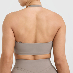 Conjunto Deportivo de Top Halter Color Taupe y Pantalones Cortos de Cintura Alta para Mujer, Ropa Deportiva sin Costuras para Yoga y Gimnasio - Product Image 6