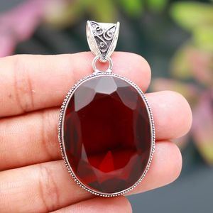 Colgante de Plata de Ley 925 Hecho a Mano con Granate Rojo de Mozambique, Forma Ovalada, Joyería Vintage - Product Image 3