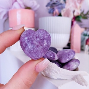 Cœur en Lépidolite Naturelle Gravé Violet – Pierre de Guérison de Luxe pour Reiki, Méditation, Énergie et Décoration – Vente en Gros - Product Image 5