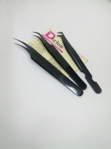 Pince à épiler en acier inoxydable noir à isolation plasma, courbée en J et pour volume russe, pour extensions de cils, marque privée - Product Image 6