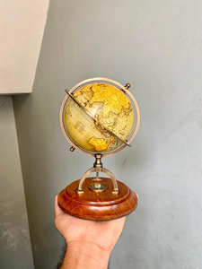 Globe de bureau vintage en laiton avec boussole, carte du monde antique, base en bois, décoration de bureau - Product Image 1